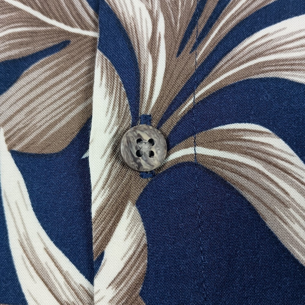 Vintage Island Shores Mens L 100% Rayon Blue Tan Tropical Pattern Hawaiian Shirt - Picture 3 of 10